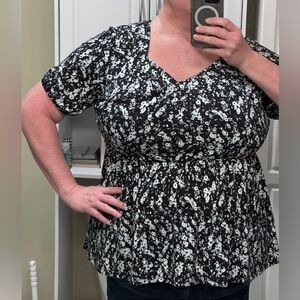 Lane Bryant 18/20 crossover sweetheart neck top EUC